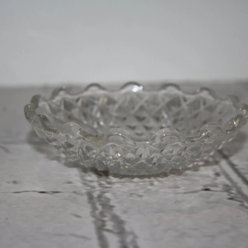💎 Vintage Glass Ring Dish · 4